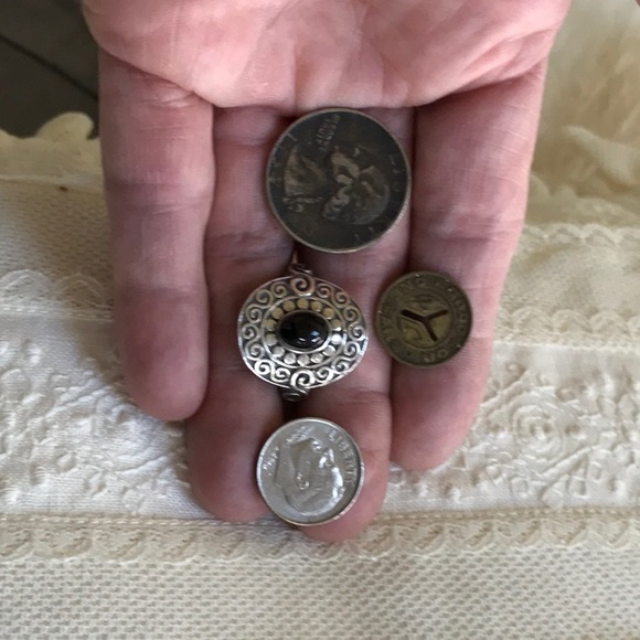 Vintage Sterling Silver & Onyx Ring - Picture 3 of 6